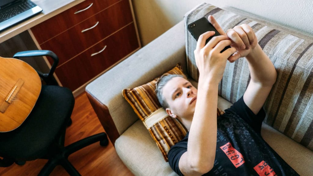 digital-addiction-in-tweens-and-teens-smartphone